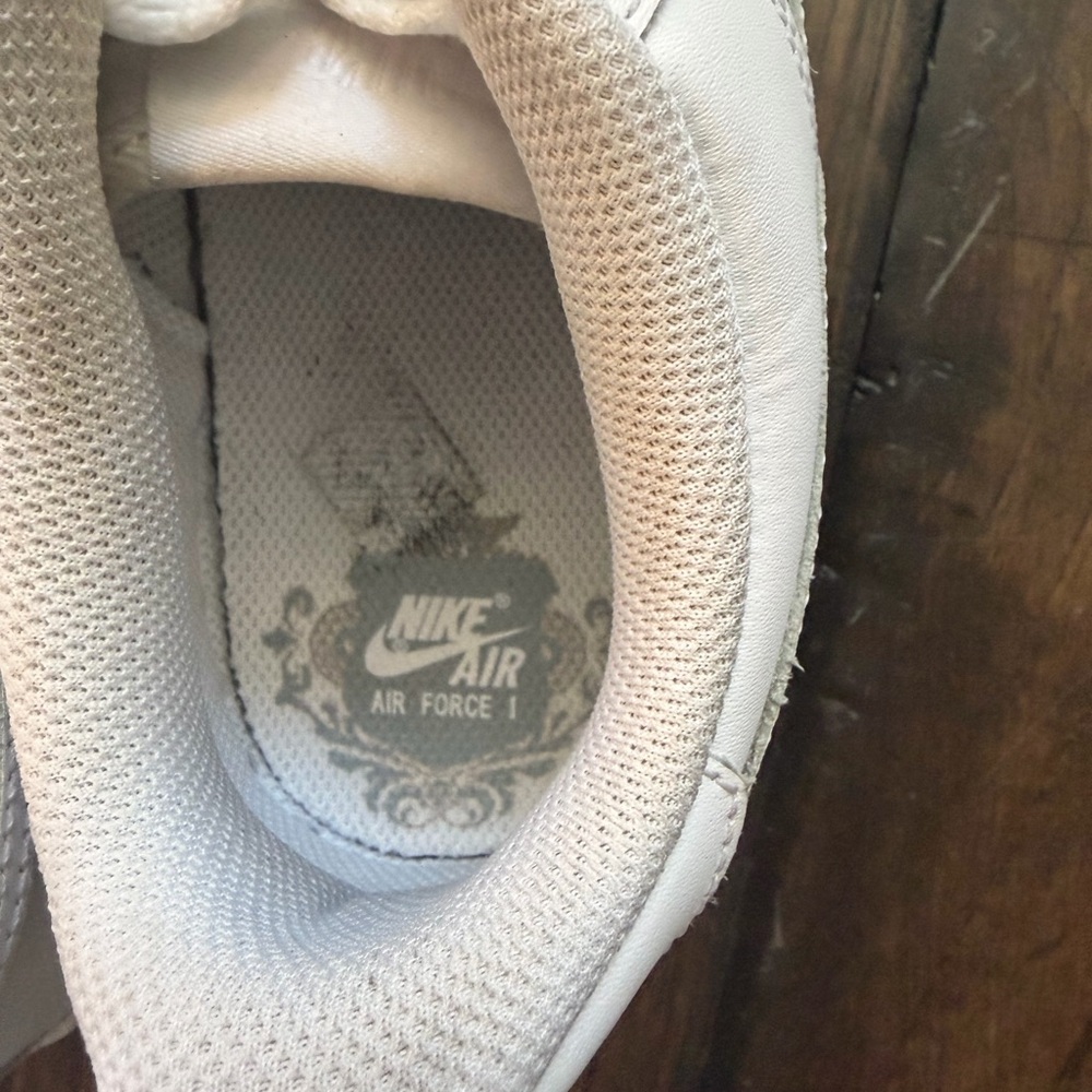 Nike Kids Air Force 1 White Sneakers size 6y used great condition - Picture 6 of 10